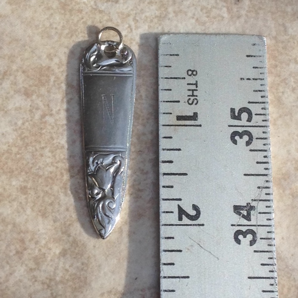 N monogrammed pendant. - Picture 5 of 5